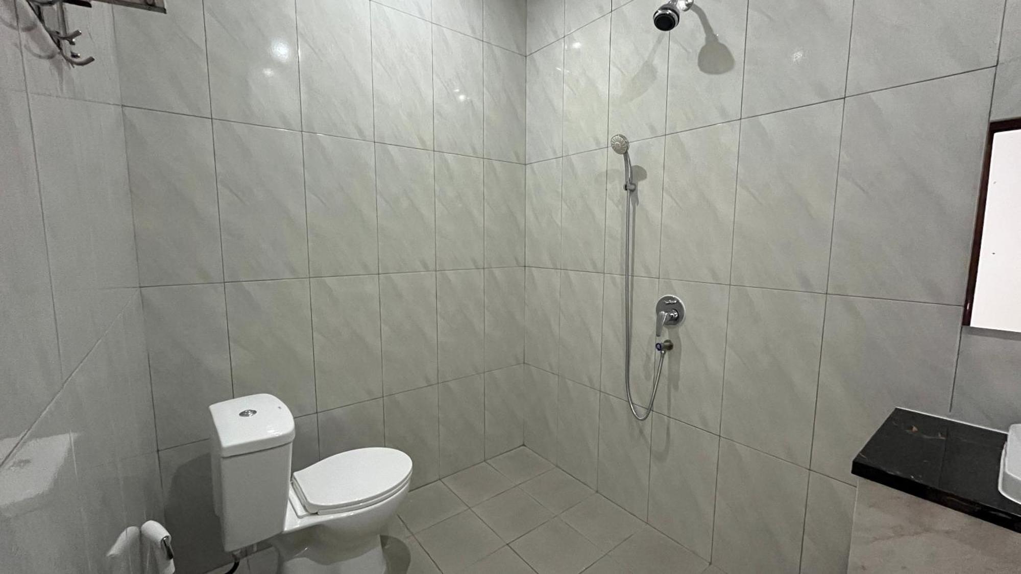 Reddoorz Premium At Jalan Diponegoro Lampung Otel Bandar Lampung Dış mekan fotoğraf